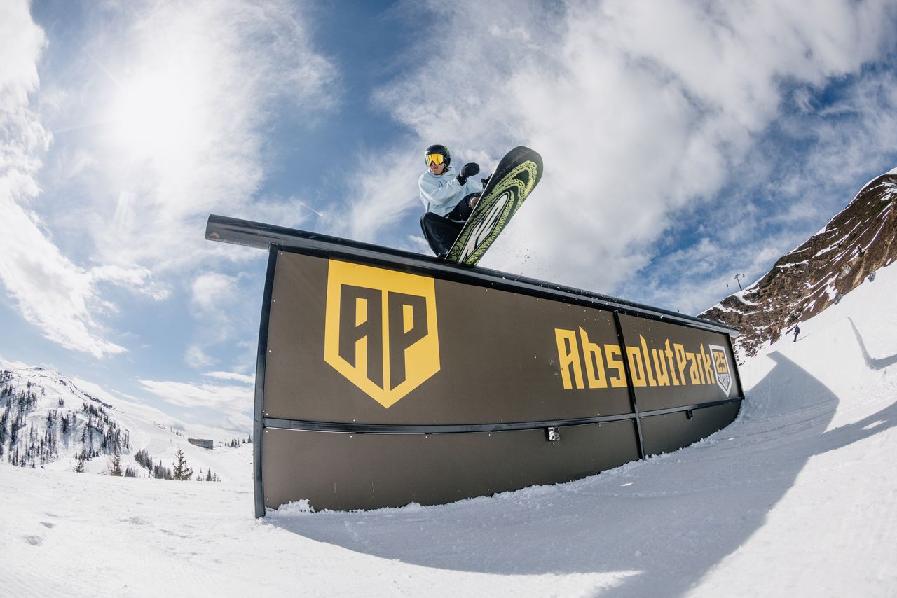 Spring Battle 2026: Mia Brookes and Moritz Amsuess lead across Rail Jam and Slopestyle