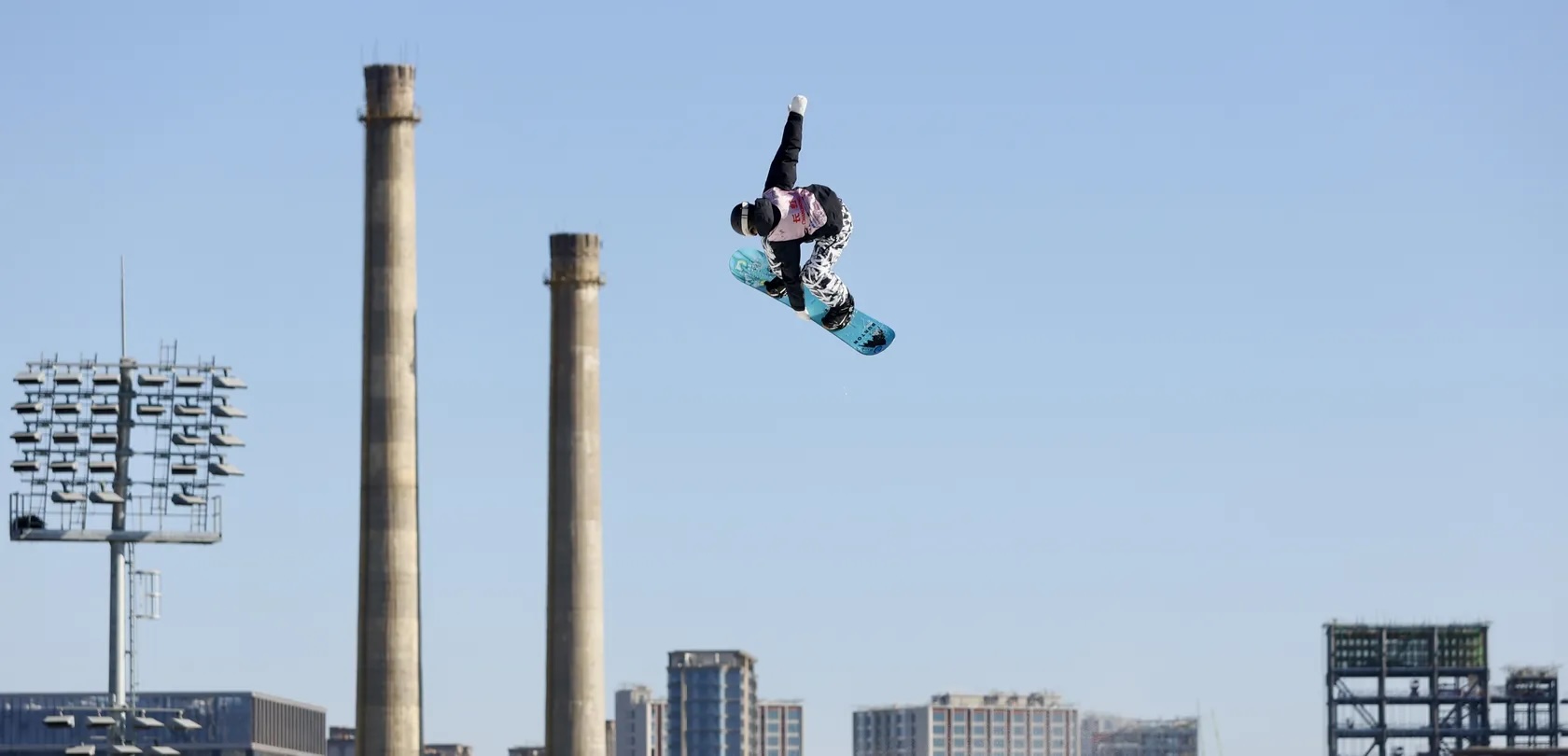 FIS Snowboard World Cup Beijing Big Air: Su Yiming and Mia Brookes claim wins